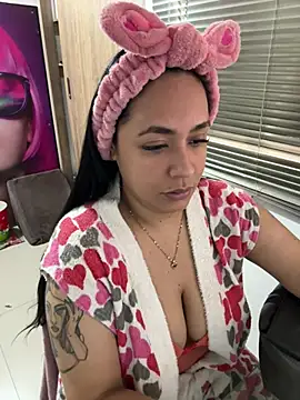 Snapshot of marta201_alfaro chatting on February 7, 5:40 pm marta201 alfaro online show from February 7, 5:40 pm