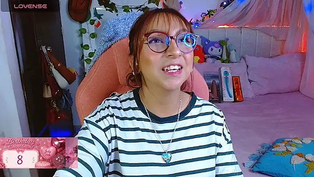 Snapshot of Littlerouse_ chatting on July 3, 7:37 am Littlerouse online show from July 3, 7:37 am