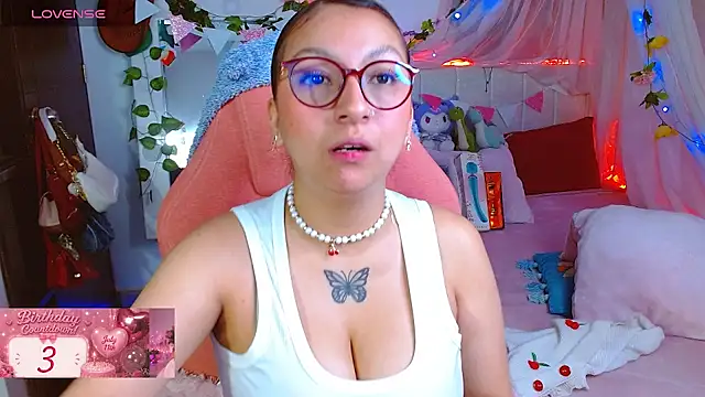Snapshot of Littlerouse_ chatting on July 10, 7:23 am Littlerouse online show from July 10, 7:23 am