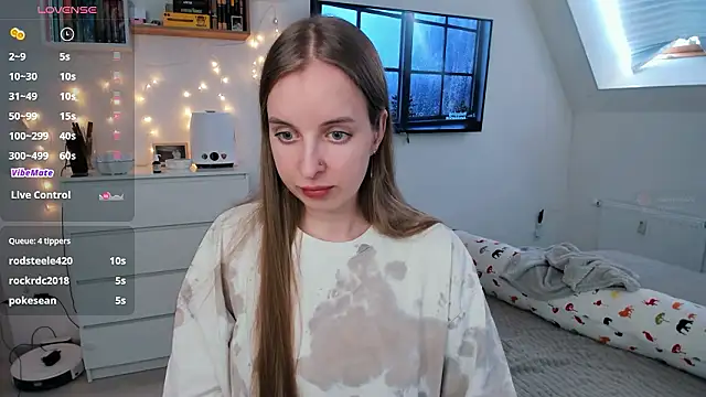 Snapshot of violet_blue_eyes chatting on March 6, 12:45 pm violet blue eyes online show from March 6, 12:45 pm