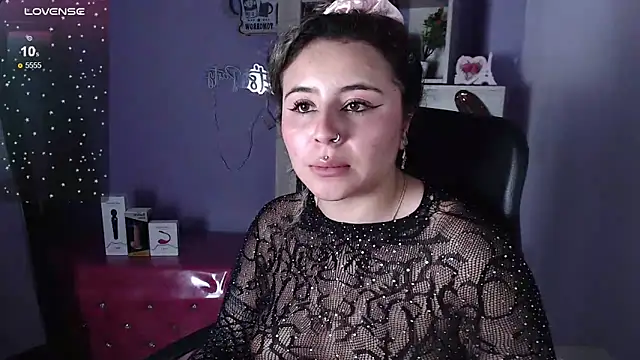 Snapshot of celeste_blue69 chatting on February 19, 9:06 am celeste blue69 online show from February 19, 9:06 am