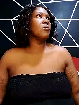 Snapshot of YummyChocolatexx2 chatting on May 2, 12:43 pm YummyChocolatexx2 online show from May 2, 12:43 pm