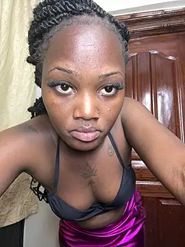 Queen Arnah254 online show from May 5, 2:47 pm