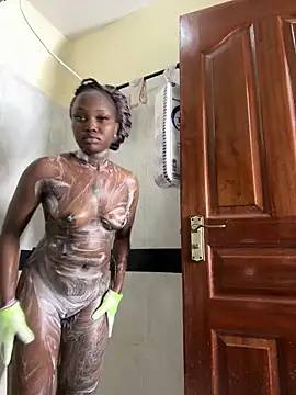 Queen Arnah254 online show from May 14, 3:52 pm