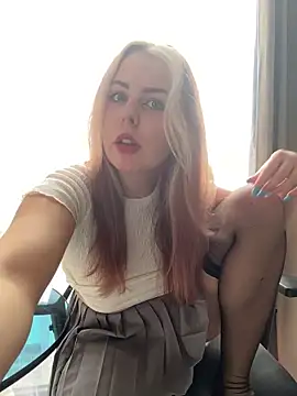 Snapshot of Livewithlucy chatting on January 17, 8:34 am Livewithlucy online show from January 17, 8:34 am