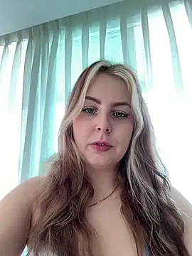 Snapshot of Livewithlucy chatting on January 22, 3:20 am Livewithlucy online show from January 22, 3:20 am