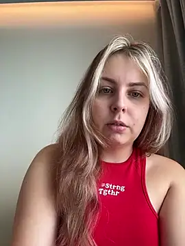 Snapshot of Livewithlucy chatting on January 24, 4:27 am Livewithlucy online show from January 24, 4:27 am