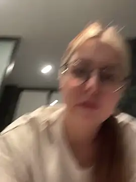 Snapshot of Livewithlucy chatting on January 29, 1:17 pm Livewithlucy online show from January 29, 1:17 pm