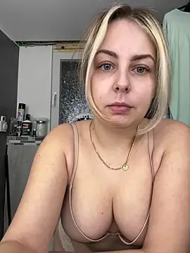 Snapshot of Livewithlucy chatting on March 11, 5:35 pm Livewithlucy online show from March 11, 5:35 pm