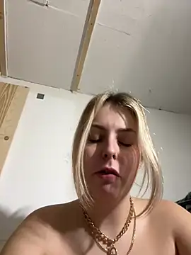 Snapshot of Livewithlucy chatting on March 12, 3:07 pm Livewithlucy online show from March 12, 3:07 pm