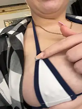 Snapshot of Livewithlucy chatting on March 16, 4:01 pm Livewithlucy online show from March 16, 4:01 pm