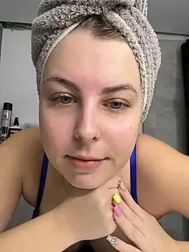 Snapshot of Livewithlucy chatting on March 17, 9:01 am Livewithlucy online show from March 17, 9:01 am