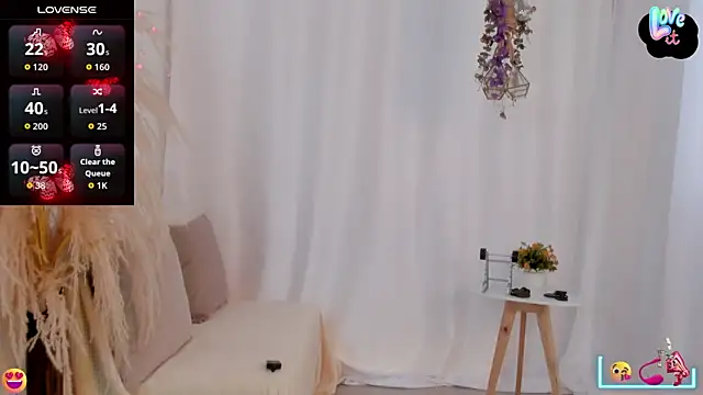 Snapshot of Helena-Fits chatting on October 16, 8:32 pm Helena-Fits online show from October 16, 8:32 pm