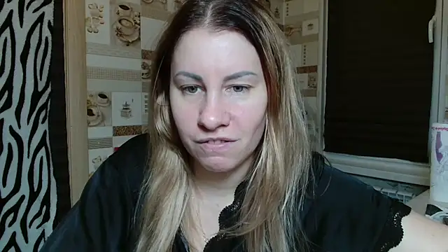 Snapshot of TherestlessKitty chatting on April 13, 10:15 pm TherestlessKitty online show from April 13, 10:15 pm