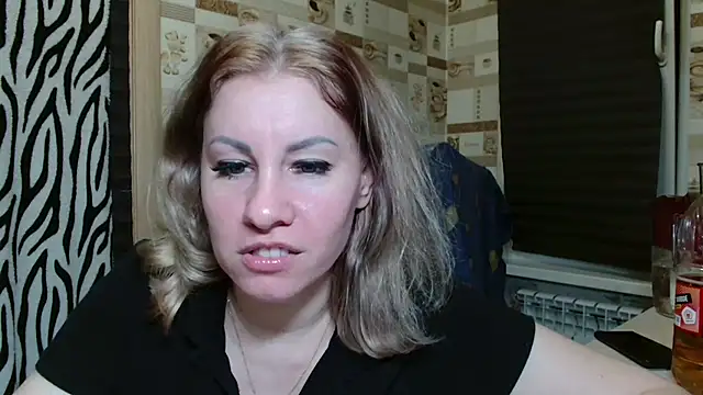 Snapshot of TherestlessKitty chatting on June 25, 10:14 pm TherestlessKitty online show from June 25, 10:14 pm