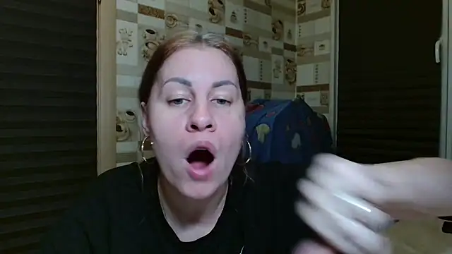 Snapshot of TherestlessKitty chatting on July 9, 10:25 pm TherestlessKitty online show from July 9, 10:25 pm