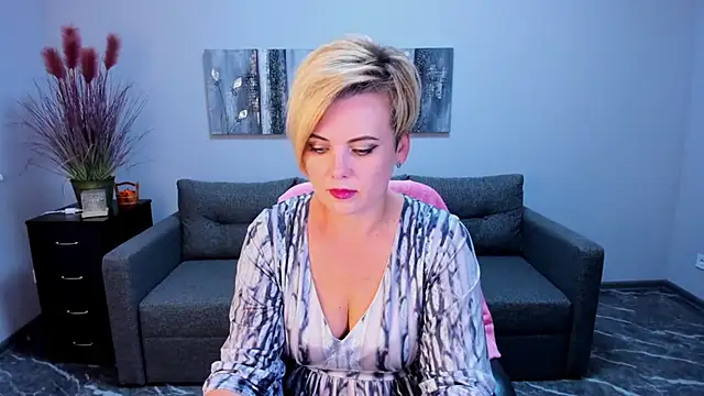 Julia Wilsone online show from September 13, 11:32 am