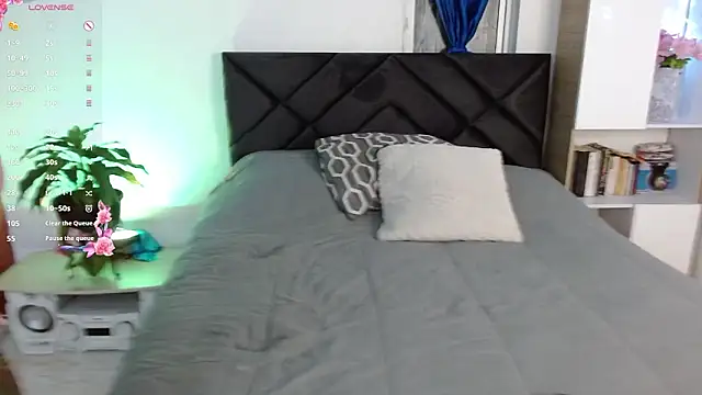 Snapshot of eligom1 chatting on March 27, 1:33 am eligom1 online show from March 27, 1:33 am