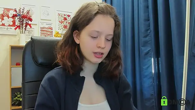 Snapshot of Alina_Mills chatting on April 23, 8:13 am Alina Mills online show from April 23, 8:13 am
