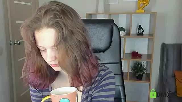 Snapshot of Alina_Mills chatting on May 16, 10:36 am Alina Mills online show from May 16, 10:36 am