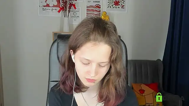 Snapshot of Alina_Mills chatting on May 17, 9:49 am Alina Mills online show from May 17, 9:49 am