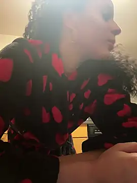 thatonelightskinn online show from January 24, 8:44 am