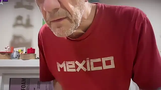 Snapshot of tauromolo chatting on August 8, 10:56 pm tauromolo online show from August 8, 10:56 pm