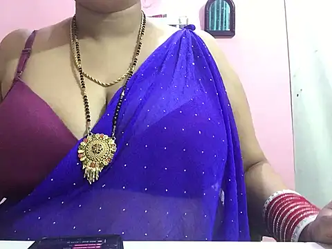 Snapshot of Desi_bhabhiii chatting on December 24, 5:27 am Desi bhabhiii online show from December 24, 5:27 am