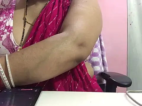 Snapshot of Desi_bhabhiii chatting on January 9, 5:55 am Desi bhabhiii online show from January 9, 5:55 am