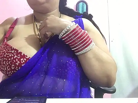 Snapshot of Desi_bhabhiii chatting on January 13, 9:52 am Desi bhabhiii online show from January 13, 9:52 am