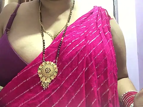 Snapshot of Desi_bhabhiii chatting on February 18, 5:42 am Desi bhabhiii online show from February 18, 5:42 am