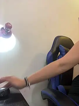  luna torres online show from March 13, 1:18 pm