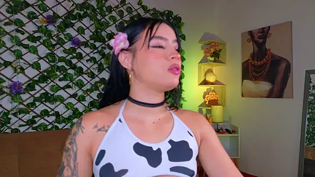 Snapshot of melody_cute10 chatting on April 2, 1:31 pm melody cute10 online show from April 2, 1:31 pm