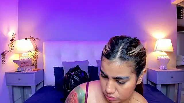 Snapshot of SaraaJhonsonn chatting on December 15, 4:11 pm SaraaJhonsonn online show from December 15, 4:11 pm