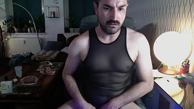 Snapshot of tomz0819 chatting on May 29, 8:18 pm tomz0819 online show from May 29, 8:18 pm