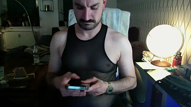 Snapshot of tomz0819 chatting on June 11, 8:40 pm tomz0819 online show from June 11, 8:40 pm