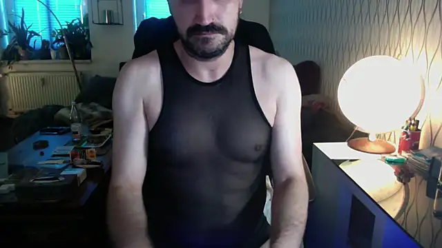 Snapshot of tomz0819 chatting on June 19, 4:17 am tomz0819 online show from June 19, 4:17 am