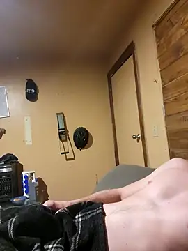 Snapshot of BigDDave6979 chatting on February 18, 11:08 pm BigDDave6979 online show from February 18, 11:08 pm