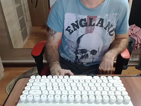uncutguy01 online show from October 24, 4:31 am