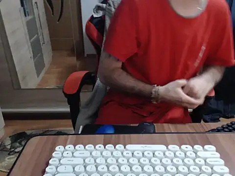 uncutguy01 online show from November 3, 5:42 am
