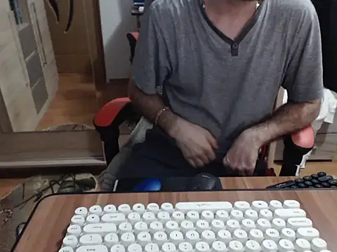 uncutguy01 online show from November 12, 5:08 am