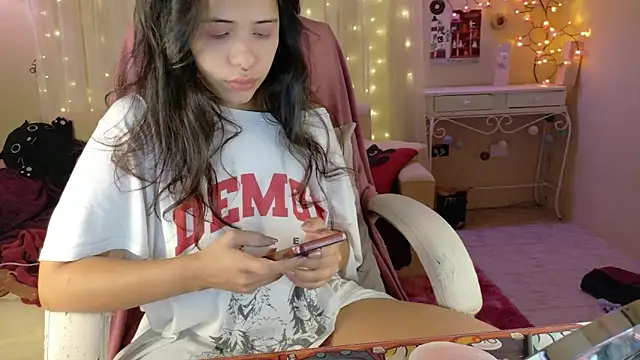 AllisonCatUwU online show from April 7, 3:34 pm