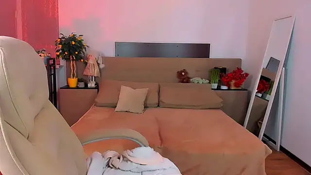 Viola  Shy online show from March 4, 9:32 pm