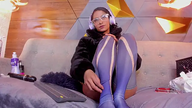 sarah banks1 online show from January 6, 10:15 pm