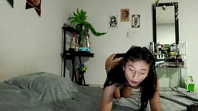 BrisaJones online show from July 4, 11:11 pm