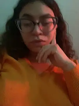 Snapshot of Lucrecia_33 chatting on February 2, 6:23 am Lucrecia 33 online show from February 2, 6:23 am