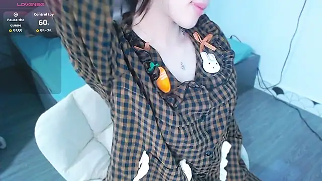 Lin SiYee online show from February 25, 1:43 pm