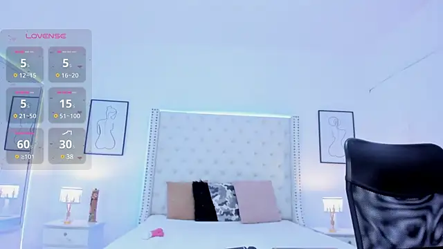 Snapshot of Coco_Balenciaga_ chatting on February 11, 3:18 pm Coco Balenciaga online show from February 11, 3:18 pm