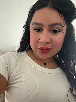 Pretty Isadora online show from February 14, 9:00 pm