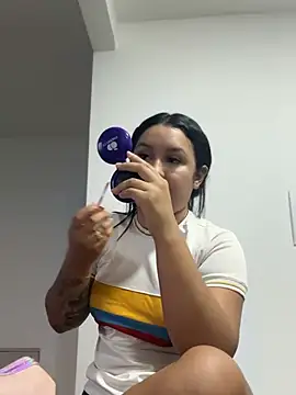 Pretty Isadora online show from March 26, 10:59 pm